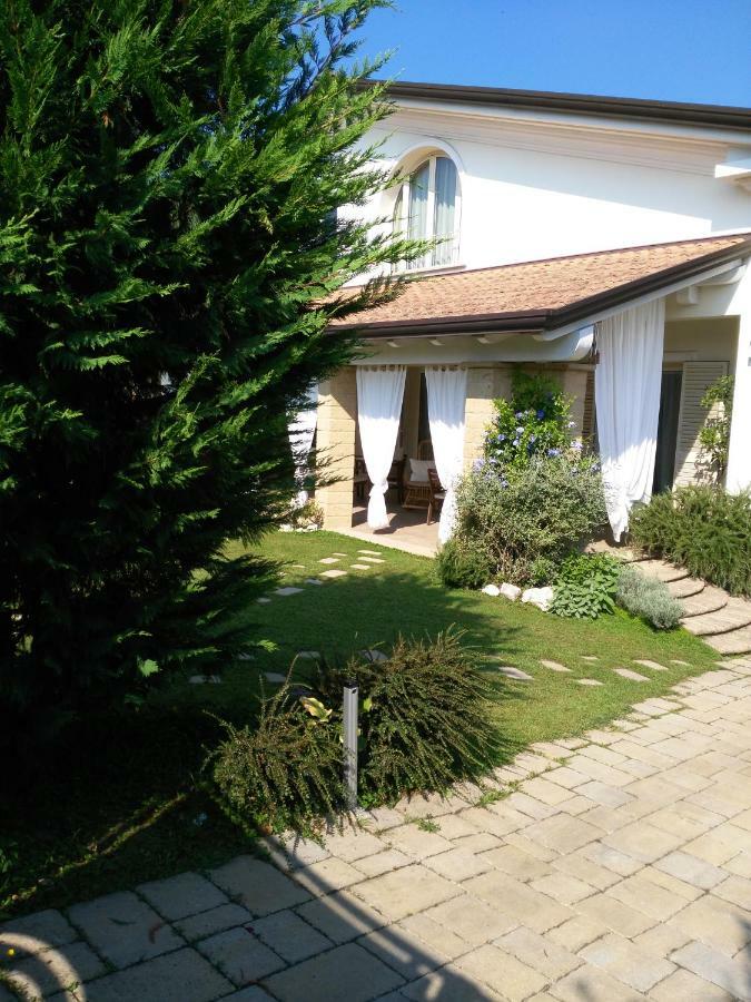 I Salici Villa Marina di Massa Eksteriør billede